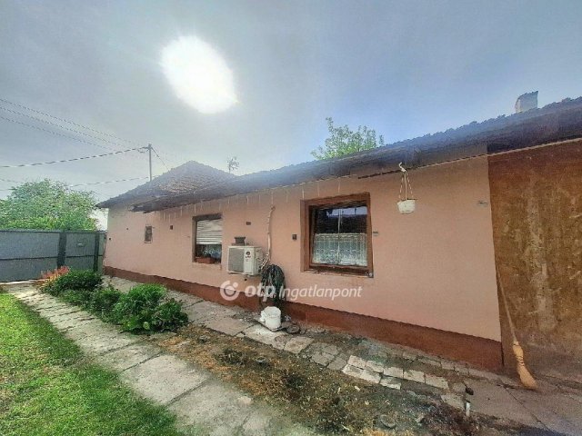 Eladó családi ház, Magyarbánhegyesen 10.2 M Ft, 2 szobás