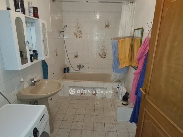 Eladó családi ház, Áporkán 76 M Ft, 3 szobás
