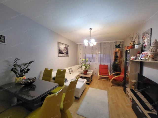 Eladó panellakás, Győrött 55 M Ft, 3 szobás