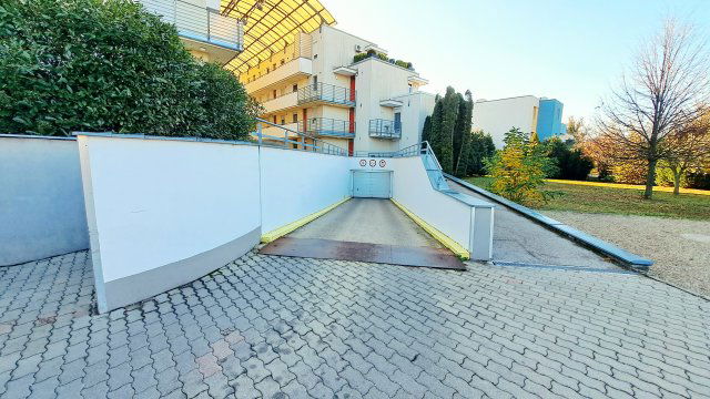 Eladó garázs, Székesfehérvárott, Tobak utcában 7.9 M Ft