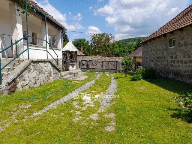 Eladó családi ház, Pilisszentlászlón 74.9 M Ft, 3 szobás