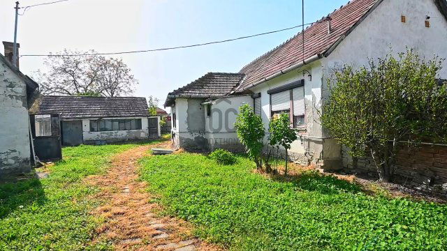 Eladó családi ház, Decsen 8.5 M Ft, 3 szobás