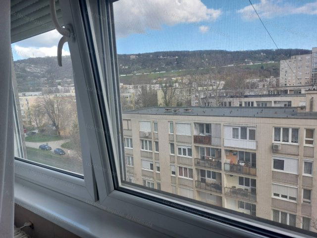 Eladó panellakás, Tatabányán 36.9 M Ft, 2 szobás