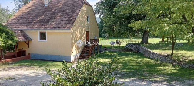 Eladó családi ház, Tatabányán 140 M Ft, 5 szobás