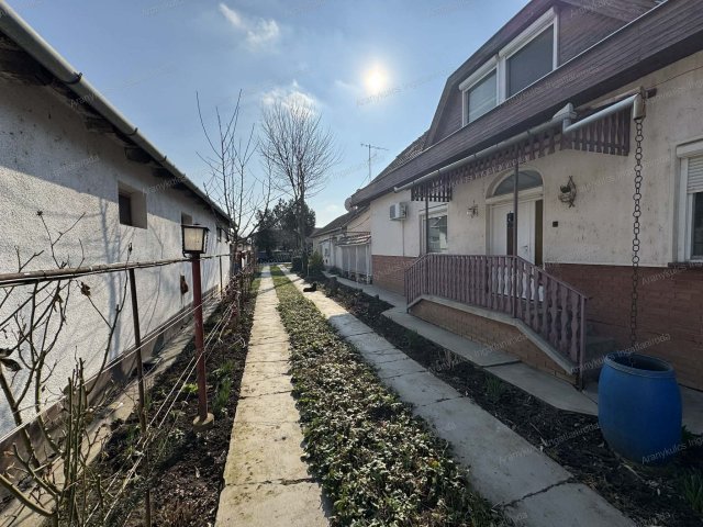 Eladó családi ház, Gyulán 79.9 M Ft, 6 szobás