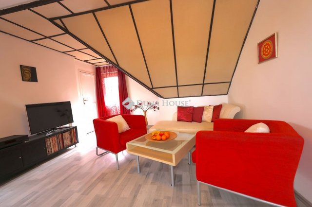 Eladó családi ház, Várpalotán 84.5 M Ft, 5 szobás