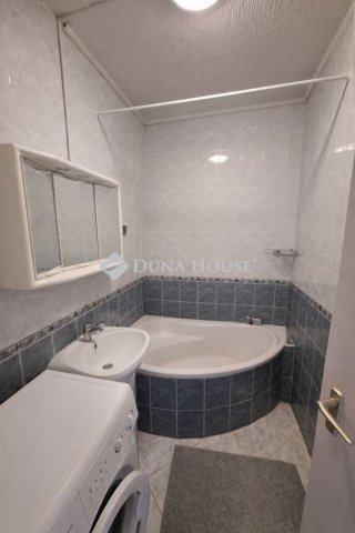 Eladó téglalakás, Budapesten, XX. kerületben 59.9 M Ft, 3 szobás