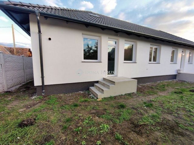 Eladó ikerház, Monoron 57.9 M Ft, 2 szobás / költözzbe.hu
