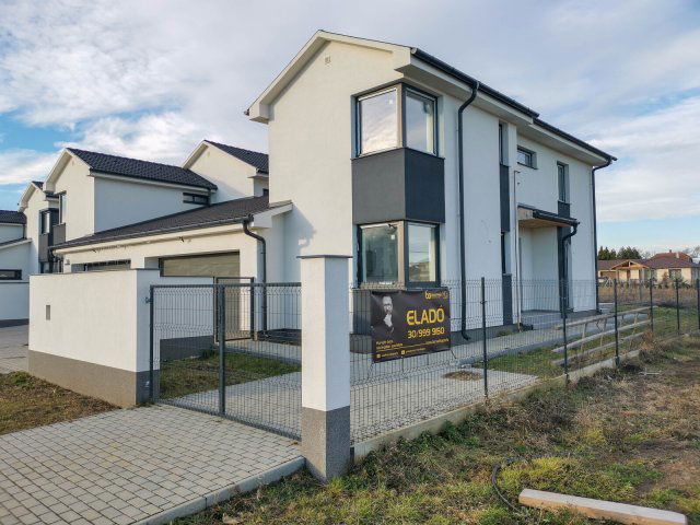 Eladó ikerház, Nyíregyházán 105 M Ft, 3 szobás