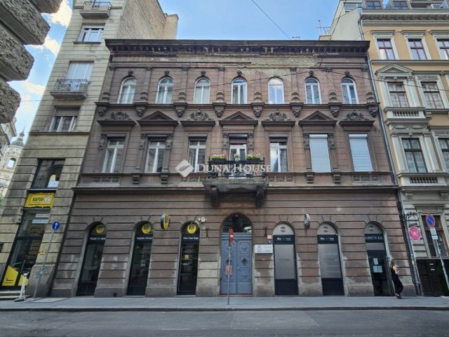 Eladó téglalakás, Budapesten, VI. kerületben, Révay utcában