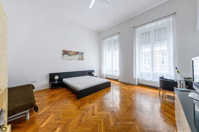 Eladó téglalakás, Budapesten, VI. kerületben 116 M Ft, 2 szobás