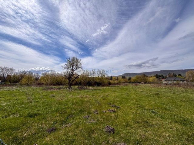 Eladó telek, Tahitótfalun 30 M Ft / költözzbe.hu