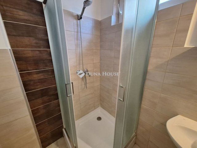 Eladó téglalakás, Sárváron 61.5 M Ft, 4 szobás