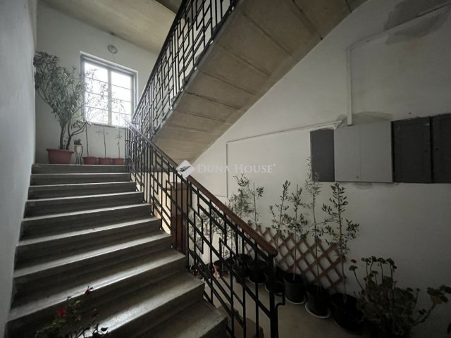 Eladó téglalakás, Szombathelyen 83.99 M Ft, 4 szobás