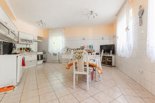 Eladó családi ház, Budapesten, XVI. kerületben 360 M Ft