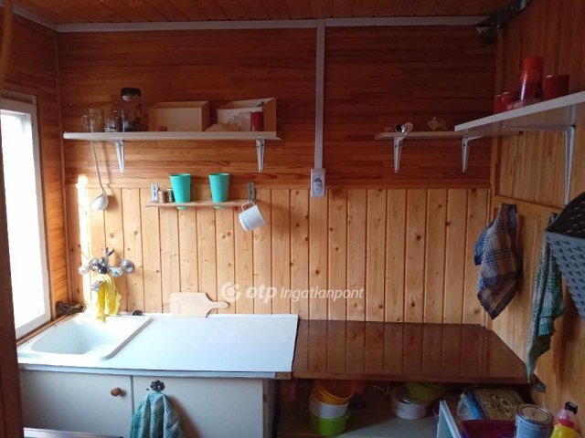 Eladó nyaraló, Tóalmáson 15 M Ft, 2+1 szobás