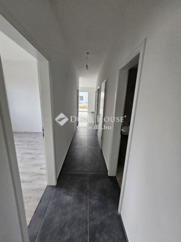 Eladó családi ház, Pécsett 129.9 M Ft, 4 szobás