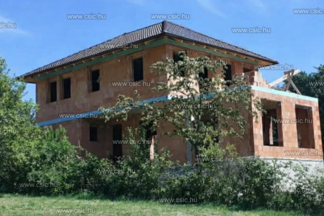 Eladó családi ház, Szentendrén 164.9 M Ft, 5 szobás