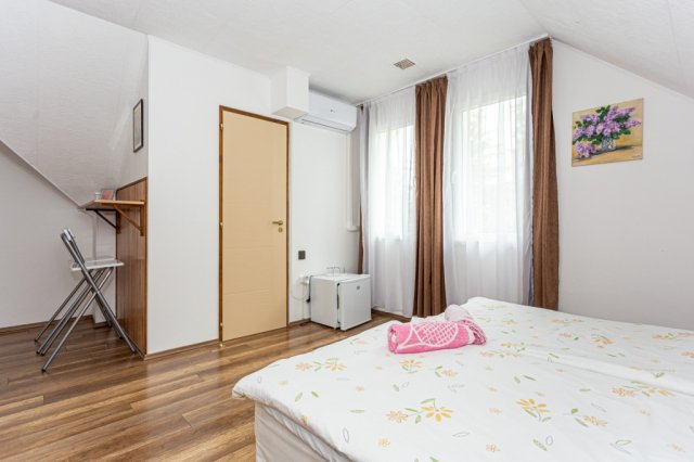 Eladó hotel, Abaligeten 139 M Ft, 8 szobás / költözzbe.hu