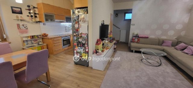 Eladó téglalakás, Győrött 144.9 M Ft, 4 szobás