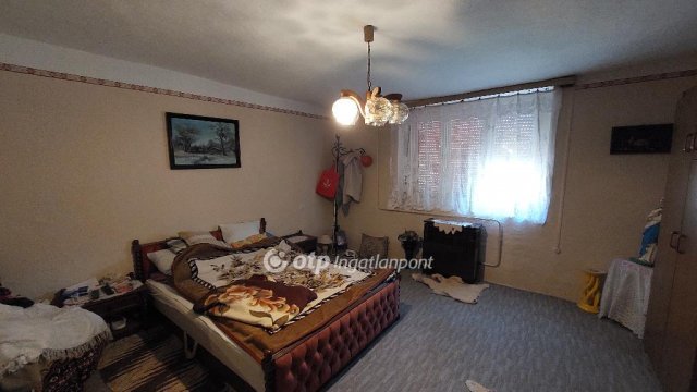 Eladó családi ház, Kisújszálláson 22 M Ft, 3 szobás