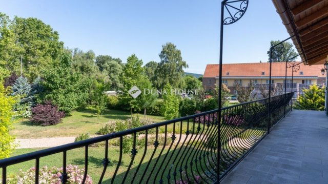 Eladó családi ház, Visegrádon 571.5 M Ft, 4 szobás