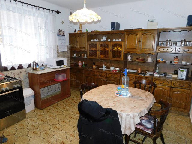 Eladó családi ház, Kaposváron 45 M Ft, 21+1 szobás