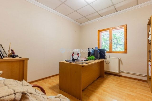 Eladó családi ház, Budapesten, XIV. kerületben 194 M Ft