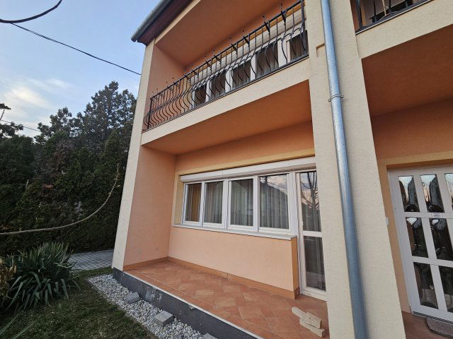 Eladó sorház, Pápán 78.9 M Ft, 5 szobás / költözzbe.hu