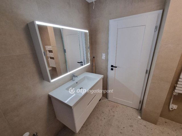 Eladó panellakás, Budapesten, III. kerületben 93 M Ft, 3 szobás