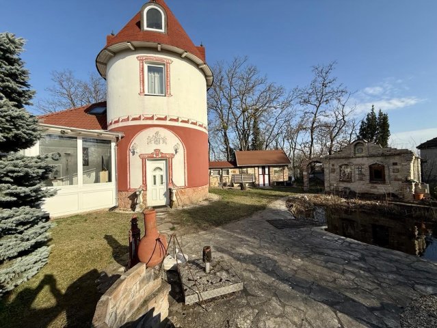 Eladó családi ház, Komáromban 93.296 M Ft, 3 szobás