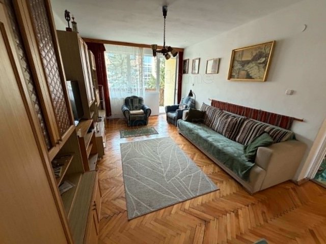 Eladó téglalakás, Zircen 52.5 M Ft, 2 szobás
