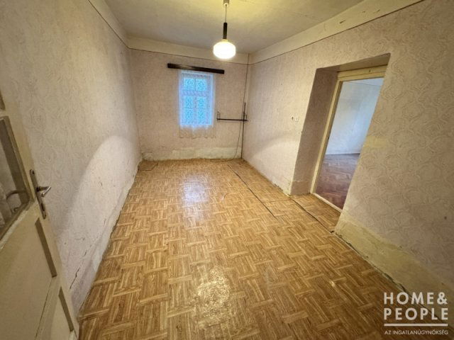 Eladó téglalakás, Óföldeákon 9 M Ft, 3 szobás