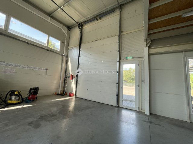 Kiadó iroda, Vecsésen, Dózsa György úton 2085 E Ft / hó