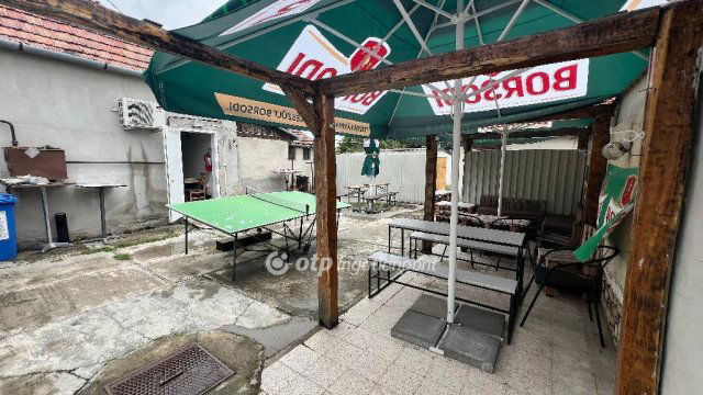 Eladó családi ház, Pápán 25.9 M Ft, 3 szobás