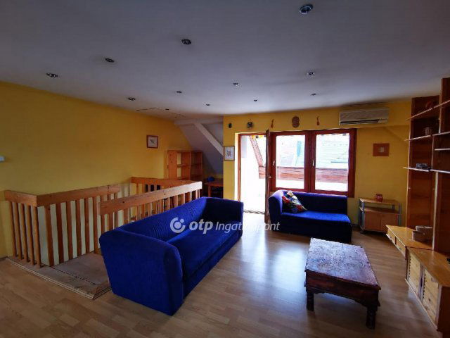 Eladó téglalakás, Szegeden 86 M Ft, 4 szobás