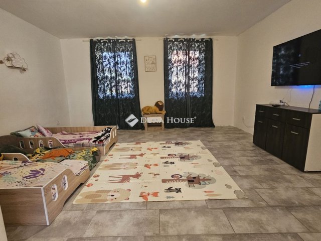 Eladó családi ház, Szentdénesen 39.9 M Ft, 4 szobás