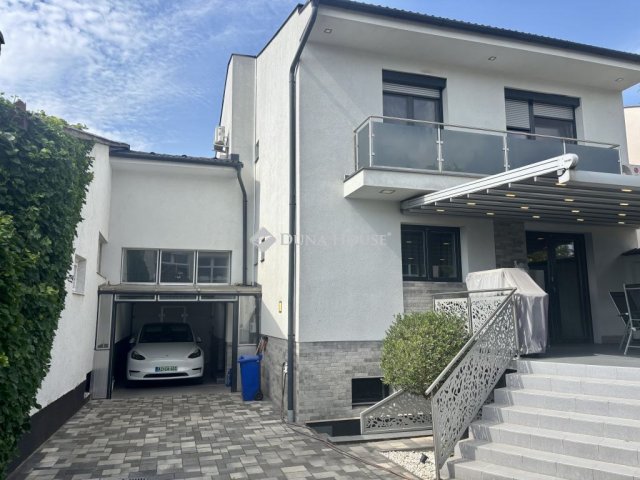 Eladó sorház, Debrecenben, Székely utcában 299.99 M Ft, 4 szobás