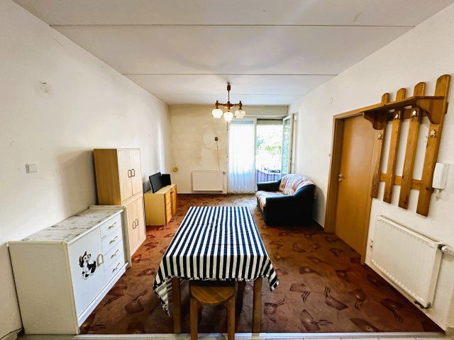 Eladó téglalakás, Pécsett 37.99 M Ft, 2 szobás