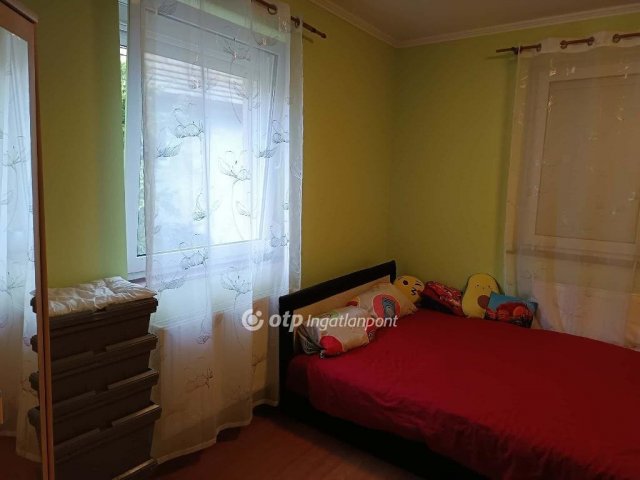 Eladó családi ház, Száron 179 M Ft, 5+1 szobás