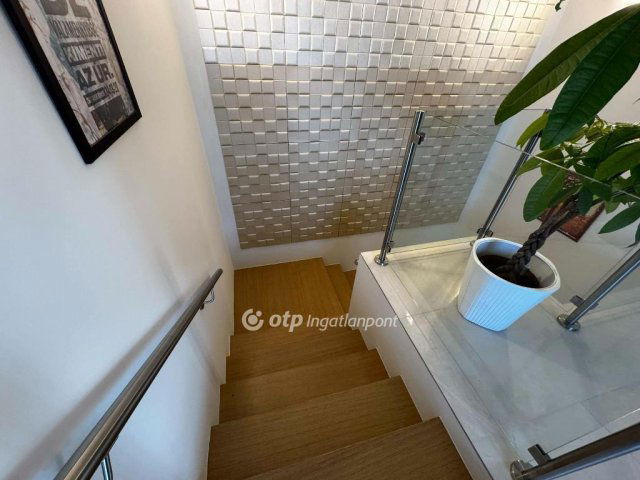 Eladó családi ház, Debrecenben 249.999 M Ft, 6 szobás