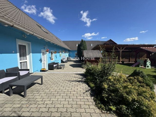 Eladó családi ház, Egerszalókon 390 M Ft, 18 szobás