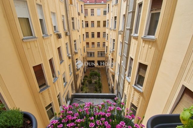Eladó téglalakás, Budapesten, V. kerületben 319 M Ft, 3 szobás
