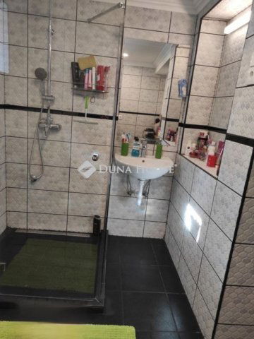 Eladó családi ház, Vecsésen 89.9 M Ft, 4 szobás