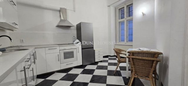 Eladó téglalakás, Budapesten, VII. kerületben 104.9 M Ft