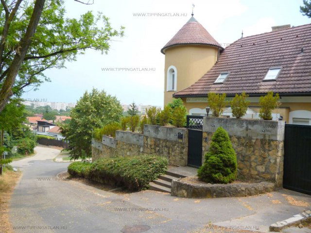 Eladó családi ház, Budapesten, III. kerületben 450 M Ft
