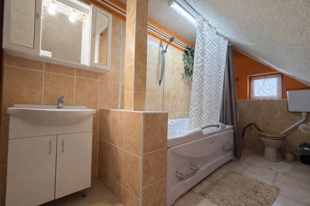 Eladó családi ház, Kiskunlacházán 100 M Ft, 3+2 szobás