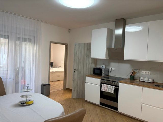 Kiadó téglalakás, albérlet, Pécsett, Rákóczi úton, 4 szobás