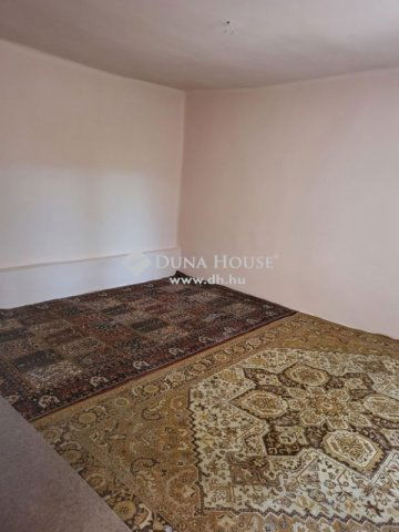 Eladó családi ház, Esztergomban 39.9 M Ft, 2 szobás