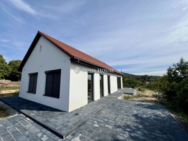 Eladó családi ház, Pécsett 139 M Ft, 4 szobás